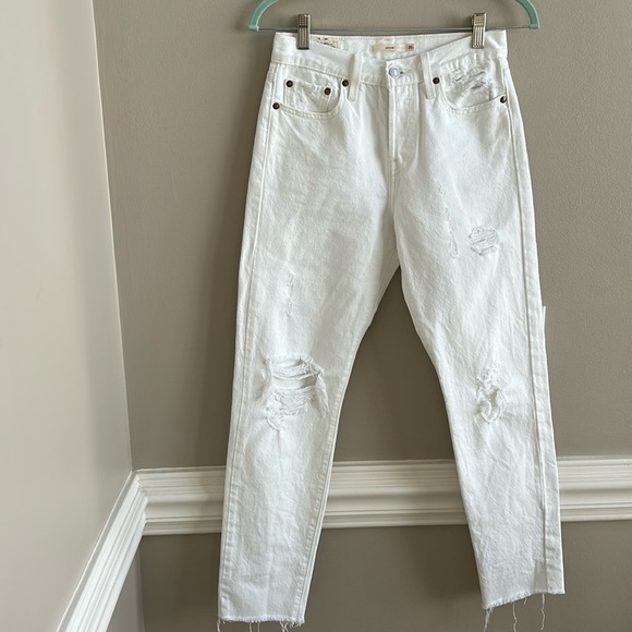 Levi’s White Wedgie High Rise Distressed Jeans Size 25 - Picture 1 of 10